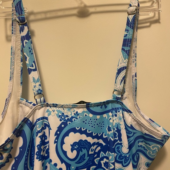 One piece swimsuit with a clinched waist - Picture 2 of 6